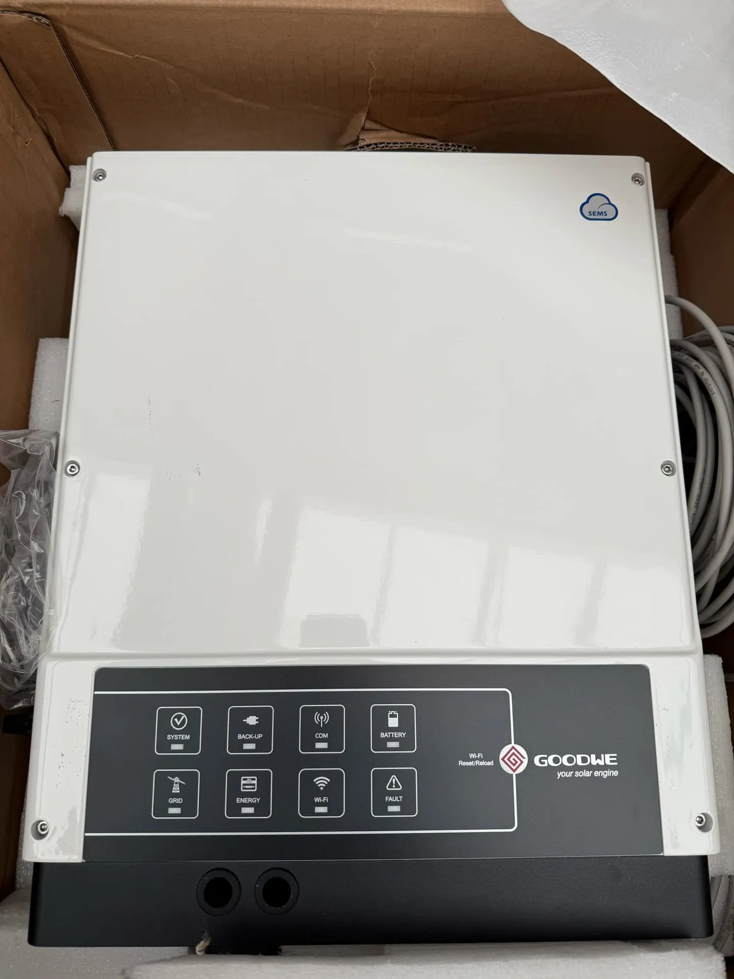 Hybridný menič GoodWe 5048-EM 5000W 230V/48V (zánovné)
